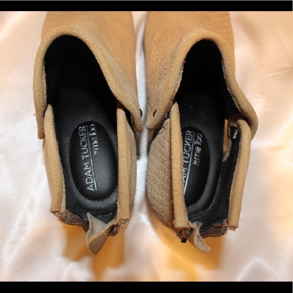 Adam Tucker Booties SIZE 6 - Picture 3 of 10